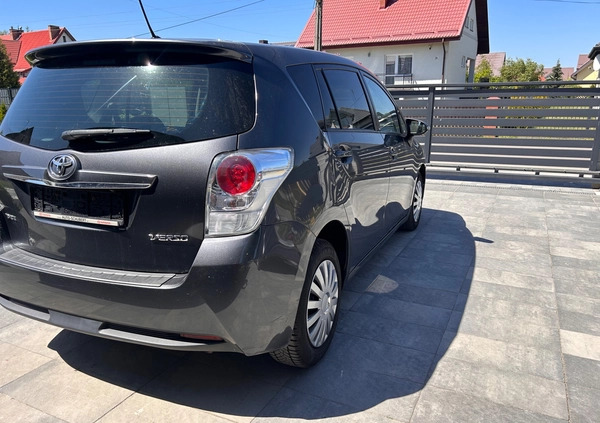 Toyota Verso cena 34900 przebieg: 276230, rok produkcji 2016 z Szczytno małe 667